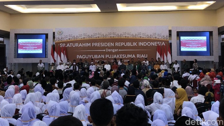 Jokowi Ingin Orang Riau Jadi Komisaris Kelola Blok Rokan Jokowi Ingin Orang Riau Jadi Komisaris Kelola Blok Rokan