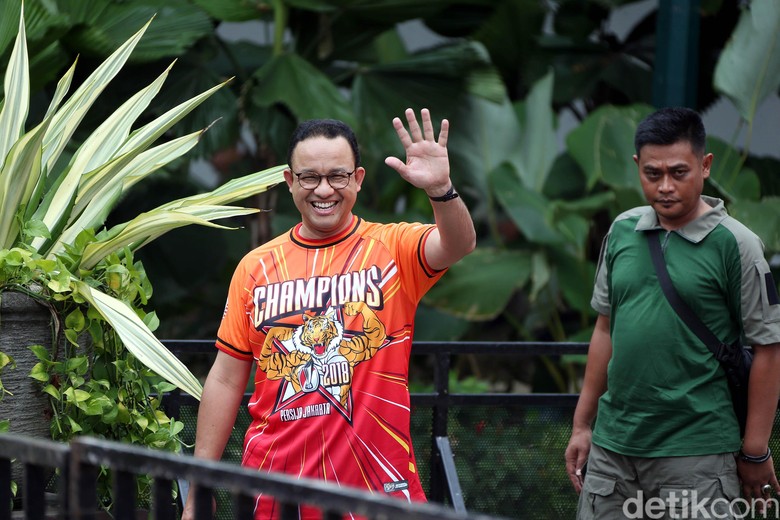 Gerindra Dukung Anies Buat Kostum Khusus PNS DKI Saat Persija Day Gerindra Dukung Anies Buat Kostum Khusus PNS DKI Saat Persija Day