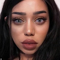 Theres nothing wrong with my eye, please stop asking. First of all, its rude as f*ck. Secondly, mind ya business. Also, dont ask me how its rude to ask someone whats wrong with them lmao I dont care if you dont think its rude. Its not your face or your business. I said what I said, bye, tulis Sonia di Instagramnya. Foto: Instagram/@sonialeslie