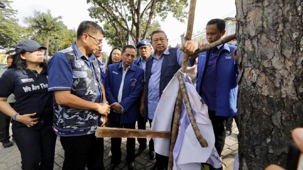 PDIP Minta Demokrat Tak Libatkan Jokowi dalam Kasus Bendera