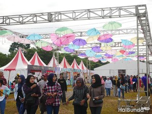 Berburu Suvenir K-Pop Murah Meriah di Lokasi HUT Transmedia