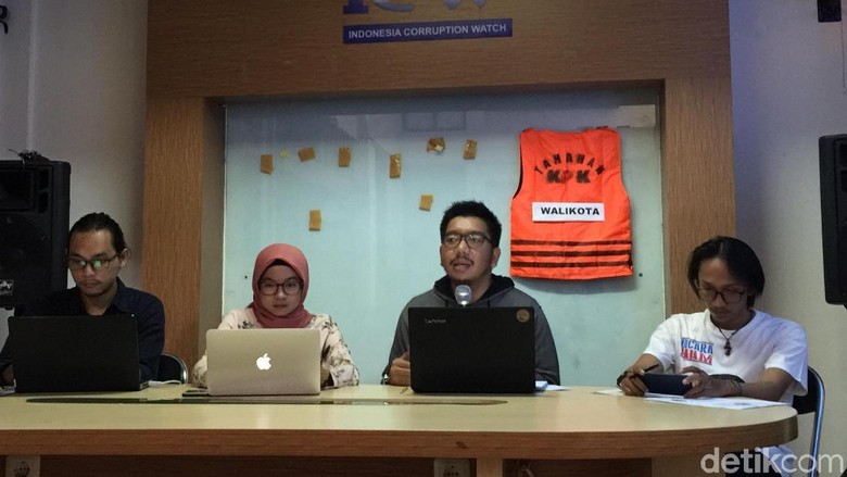 ICW: KPK Tak Maksimal Cabut Hak Politik Kepala Daerah yang Korupsi ICW: KPK Tak Maksimal Cabut Hak Politik Kepala Daerah yang Korupsi