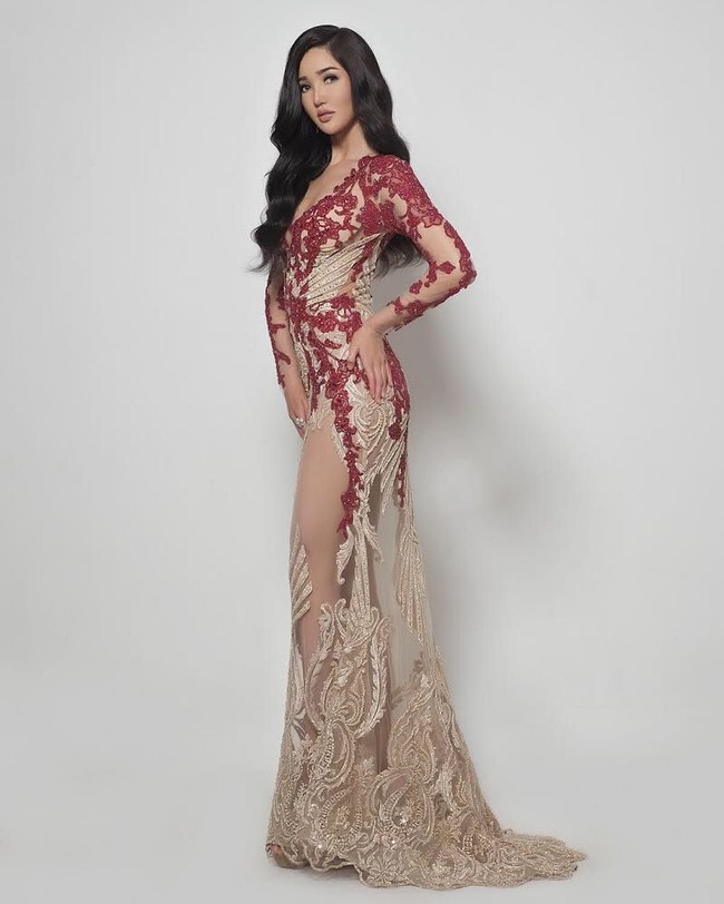 Sonia Fergina Citra terlahir dari keluarga yang memiliki latar belakang beragam. Ibunya adalah seseorang yang memeluk agama Kristen, ayahnya memeluk agama Konghucu dan kakak Sonia ada yang seorang muslim. Sedangkan Sonia sendiri beragama Katolik. Memiliki keluarga yang multietnis menjadikan wanita kelahiran 27 April 1993 itu mempunyai toleransi yang kuat terhadap semua perbedaan. Foto: Dok. Instagram @soniafergina @officialputeriindonesia