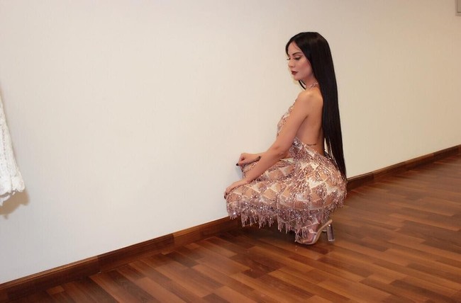 Sejak remaja, wanita 25 tahun ini sudah akrab dengan pisau bedah. Dia melakukan operasi payudara pertama kali di usia 17. Sejak saat itu, serangkaian operasi plastik dilakukannya seperti sedot lemak, operasi hidung, filler wajah dan prosedur lainnya. Foto: Instagram/@jenniferpamplona