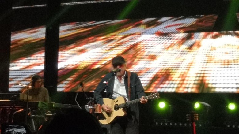 Iwan Fals Bagi Cerita soal Keluarga di Konsernya Iwan Fals Bagi Cerita soal Keluarga di Konsernya