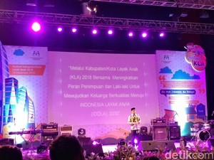 Ridwan Kamil Gulirkan Sekoper Cinta