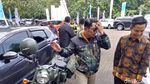 Momen-momen Ridwan Kamil Naik Royal Enfield yang Kini Jadi Sitaan KPK