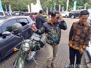 Tunggangi Royal Enfield, Ridwan Kamil Hadiri Festival Anak