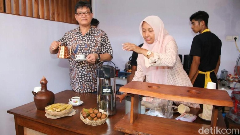 Ngopi di Pasar Tradisional Banyuwangi Tak Kalah dengan di Kafe Ngopi di Pasar Tradisional Banyuwangi Tak Kalah dengan di Kafe