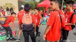 Aksi Anak SMP Bersih-bersih Sampah Plastik di Car Free Day