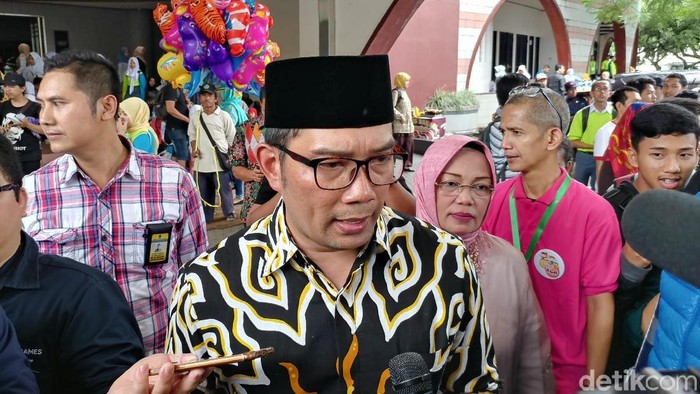 Massa Rayakan OTT Bupati Cianjur, Ridwan Kamil: Jaga Ketertiban