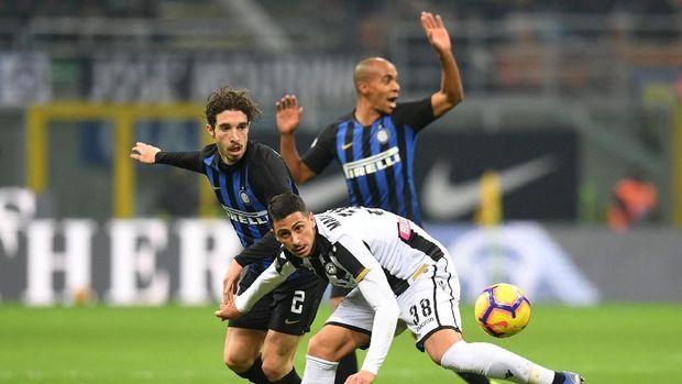 Inter Milan membombardir pertahanan Udinese sejak awal babak pertama. (