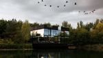 Rumah Kaca Di Atas Danau