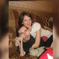 Intens berkomunikasi lewat internet, bunga-bunga cinta tumbuh di hati Grigory. Gayung bersambut, Anna pun memiliki rasa yang sama terhadap pria yang diperkirakan dokter hanya akan bertahan hidup hingga usia lima tahun itu. Foto: Dok. NTD Inspired, Facebook/Grigory Prutov