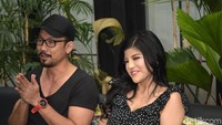 Denny pun menjelaskan alasannya kenapa ia dan Dita memutuskan untuk membatalkan pernikahannya itu. Pool/Noel/detikFoto.