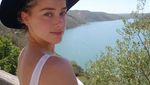 Foto: Amber Heard, Si Cantik yang Doyan ke Pantai