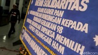 Dukungan atas deklarasi itu pun diberikan dari salah partai politik melalui sebuah karangan bunga.