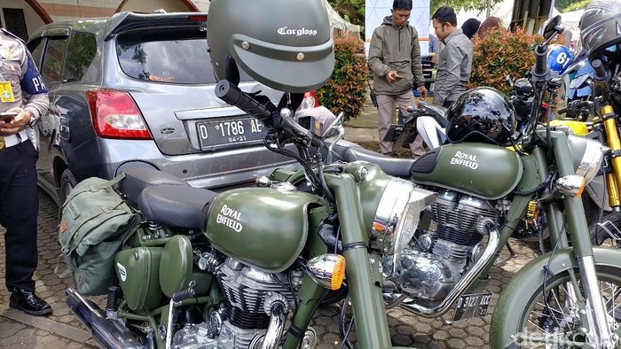 Ridwan Kamil Hadiri Festival Anak Pakai Royal Enfield