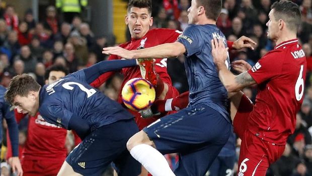 Liverpool berhasil melanjutkan tren kemenangan dengan mengalahkan Manchester United 3-1. (