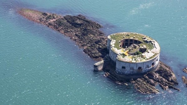 Dilengkapi Benteng Abad 18, Pulau Ini Dijual Rp 7 Miliar
