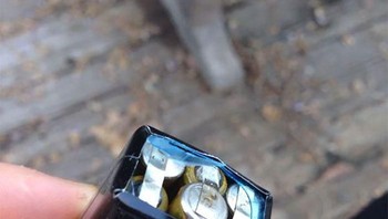 Satu baterai besar yang ternyata isinya ada 6 baterai kecil.Foto: Boredpanda