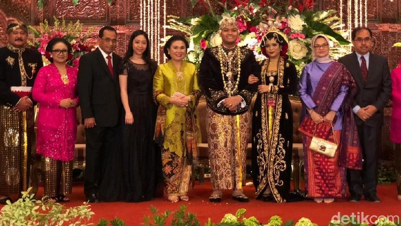 Zulkifli Hasan hingga JK Hadiri Acara Pernikahan Putra Menlu Retno Zulkifli Hasan hingga JK Hadiri Acara Pernikahan Putra Menlu Retno