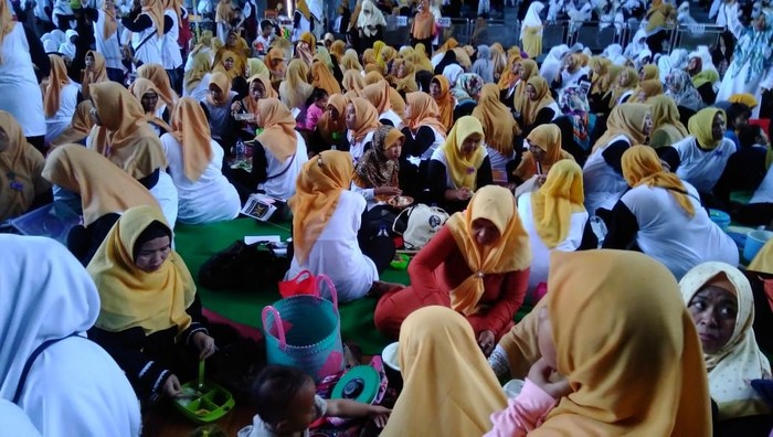 1.000 Emak-emak Bandung Ikuti Lomba Karedok Zero Waste