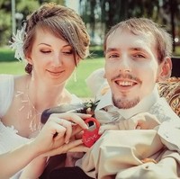 Tak sedikit orang mempertanyakan ketulusan Anna menikahi Grigory. Banyak yang heran apa yang ia lihat dan harapkan dari suami dengan kondisi tersebut. Foto: Dok. NTD Inspired, Facebook/Grigory Prutov