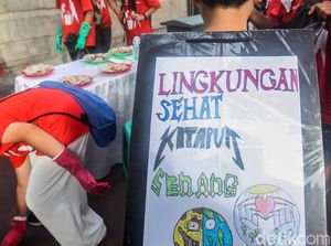 Aksi Anak SMP Bersih-bersih Sampah Plastik di Car Free Day