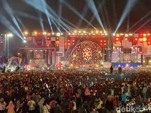 Bawakan Dance Tonight, BCL dan JFlow Buka HUT 17 Transmedia dengan Meriah