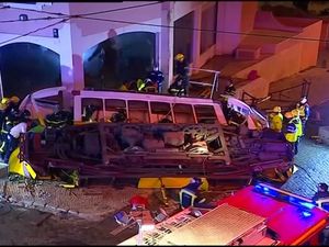 Trem Terguling di Portugal, 28 Orang Terluka