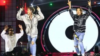 Super Junior D&E sukses membuat para ELF histeris di HUT Transmedia yang ke-17 yang diadakan di lapangan Transcity Sunburst BSD, Tangerang Selatan, Sabtu (15/12/2018) malam kemarin.