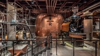 Kehadiran Starbucks Reserve Roastery ini hadir di tengah semangat kesibukan Kota New York. Istimewa/designboom.com.