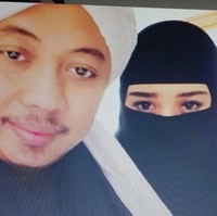 Saat pengumuman pernikahannya dengan Opick, Bebi tampak memakai cadar. Hijab serba hitam yang ia pakai sangat lekat dengan gaya Timur Tengah. Foto: Repro Instagram Opick