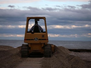 Cerita Perawat di Papua Jemput Ibu Hamil Dengan Bulldozer