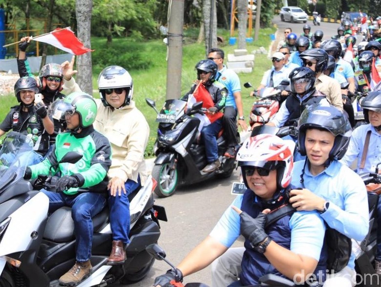 Foto: Prabowo Subianto naik ojek online (dokumentasi tim Prabowo Subianto) Foto: Prabowo Subianto naik ojek online (dokumentasi tim Prabowo Subianto)