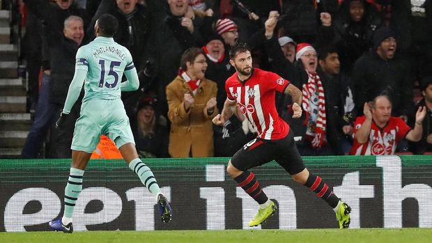 Charlie Austin membawa Southampton kalahkan Arsenal 3-2. (