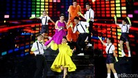 Penampilan penuh warna dari 3 Wonder Woman dangdut. Mereka menyanyikan lagu Jaran Goyang dan Bojo Galak dengan aransemen baru yang istimewa.