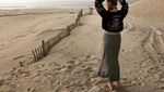 Foto: Amber Heard, Si Cantik yang Doyan ke Pantai