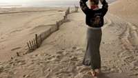 Amber Heard saat mengunjungi salah satu pantai di Southampton, New York (Instagram/amberheard)