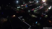 Para penonton pun turut bernyanyi dan berjoget bersama. Hari ketiga perayaan HUT Transmedia ini pun bertema Malam Milenial dengan menampilkan deretan musisi masa kini.