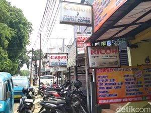 Digempur Era Digital, Berapa Omzet Tukang Ngeprint Depan Kampus?