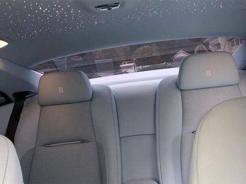 Kylie Jenner Dapat Kado Natal Mobil Rolls-Royce Rp 4 Miliar dari Pacar