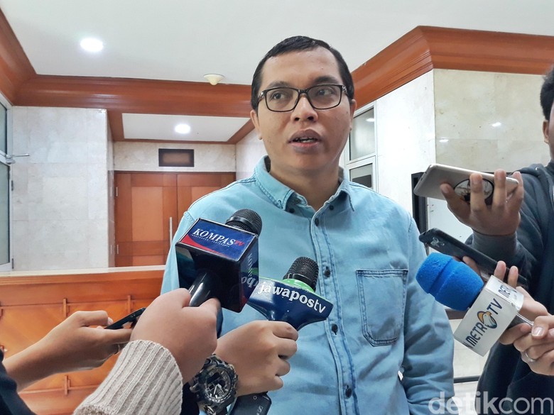 PPP Yakin Lolos ke DPR Meski Elektabilitasnya 2,8% di Survei Alvara PPP Yakin Lolos ke DPR Meski Elektabilitasnya 2,8% di Survei Alvara