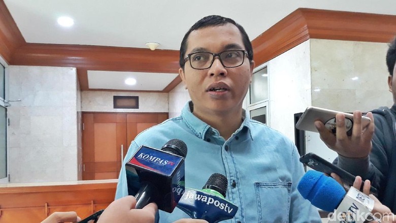 Anggota DPR Kritik Kemendagri soal Wacana Kepala Daerah Naik Gaji Anggota DPR Kritik Kemendagri soal Wacana Kepala Daerah Naik Gaji