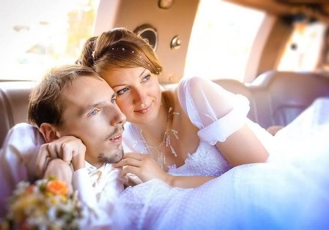 Seperti dikutip dari Boredom Therapy, Anna merasa jika Grigory adalah pria terbaik yang pernah ia kenal. Ia pun memutuskan menikahi pria pujaannya tersebut. Foto: Dok. NTD Inspired, Facebook/Grigory Prutov