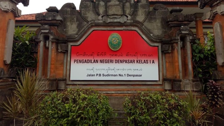 Pilot Diadili karena Ngutil Jam Tangan di Toko di Bandara Ngurah Rai Bali Pilot Diadili karena Ngutil Jam Tangan di Toko di Bandara Ngurah Rai Bali