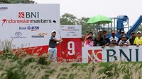 Poom Saksansin berhasil menjadi juara dan memperoleh hadiah uang sebesar USD 135.000. Pool/BNI.