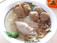 Bensu Bakso Huahh Pedas Nampol Bakso Tetelan Berkuah Cabe