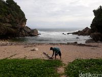 Pantai Toroudan yang Sunyi di Gunungkidul untuk Libur Akhir Tahun